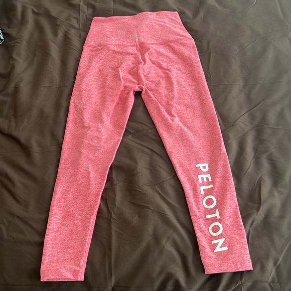 Peloton Beyond Yoga Breast Cancer Awareness leggings - Picture 2 of 4